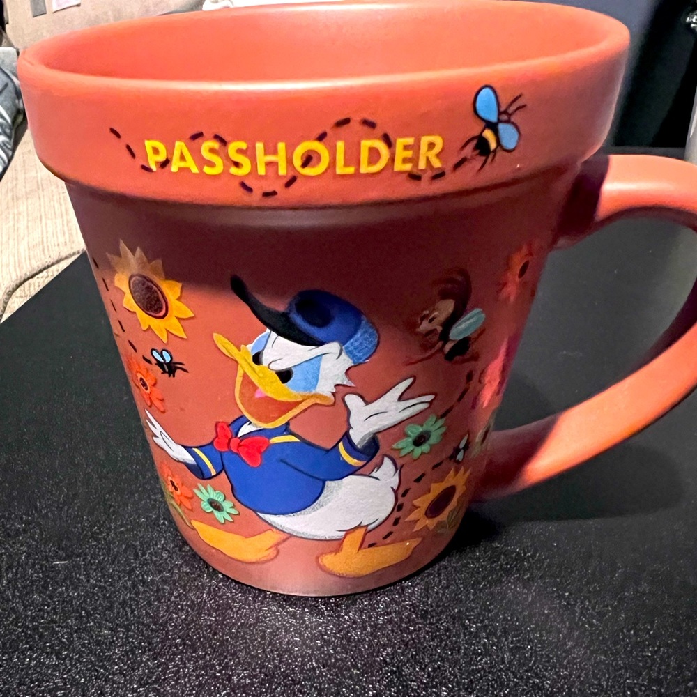 Disney Flower and Garden Festival Annual passholder Donald Duck coffee cup